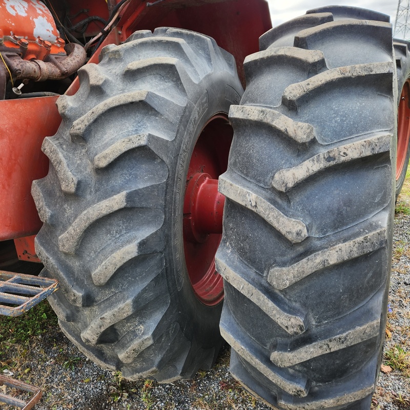 Tractors - Farm  International 4568 Tractor  Photo