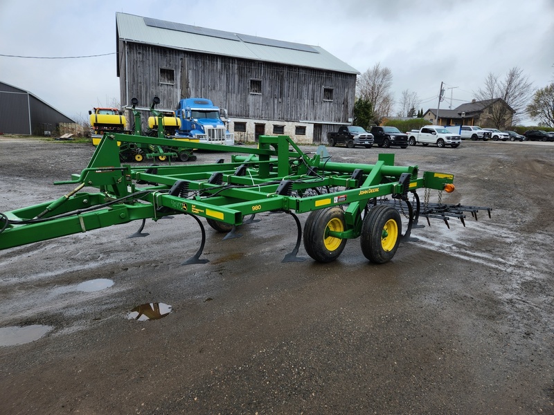 Cultivators  John Deere 980 Cultivator  Photo