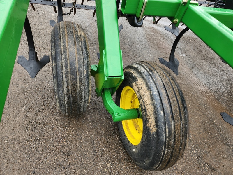 Cultivators  John Deere 980 Cultivator  Photo