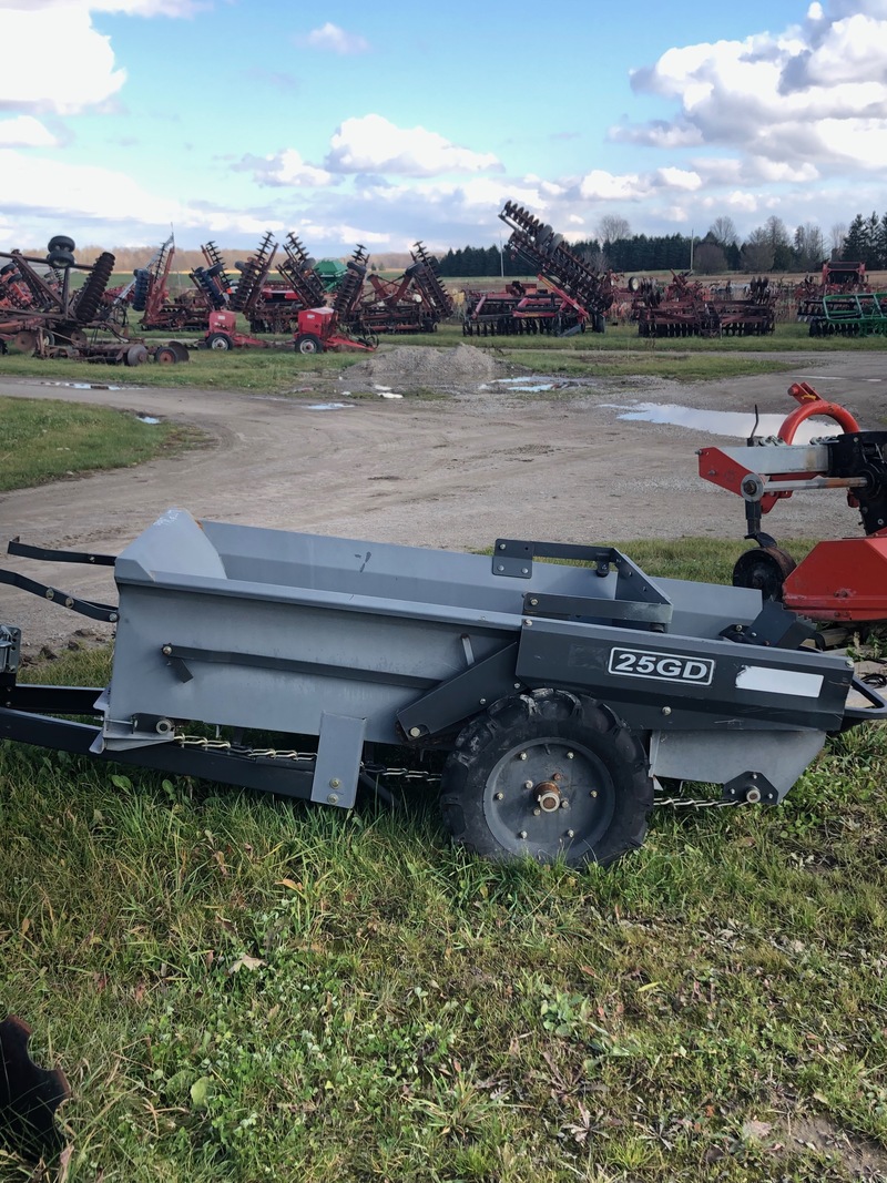 Manure Equipment  Braber 25GD Manure Spreader Photo