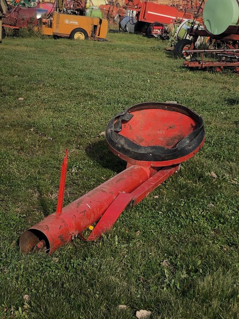 Grain Handling  Snowco Grain Cleaner with Fill Auger Photo