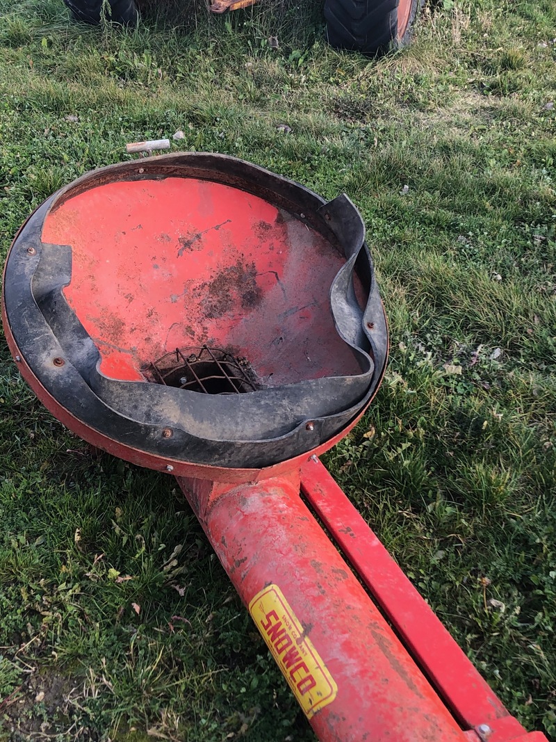 Grain Handling  Snowco Grain Cleaner with Fill Auger Photo