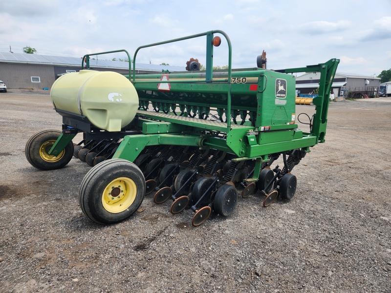 Planting Equipment  John Deere 750 No-Till Drill  Photo