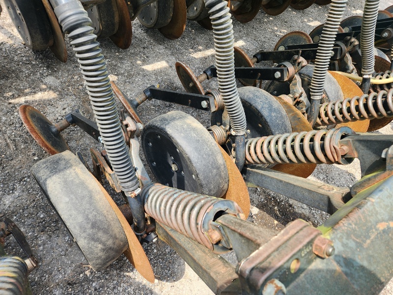 Planting Equipment  John Deere 750 No-Till Drill  Photo