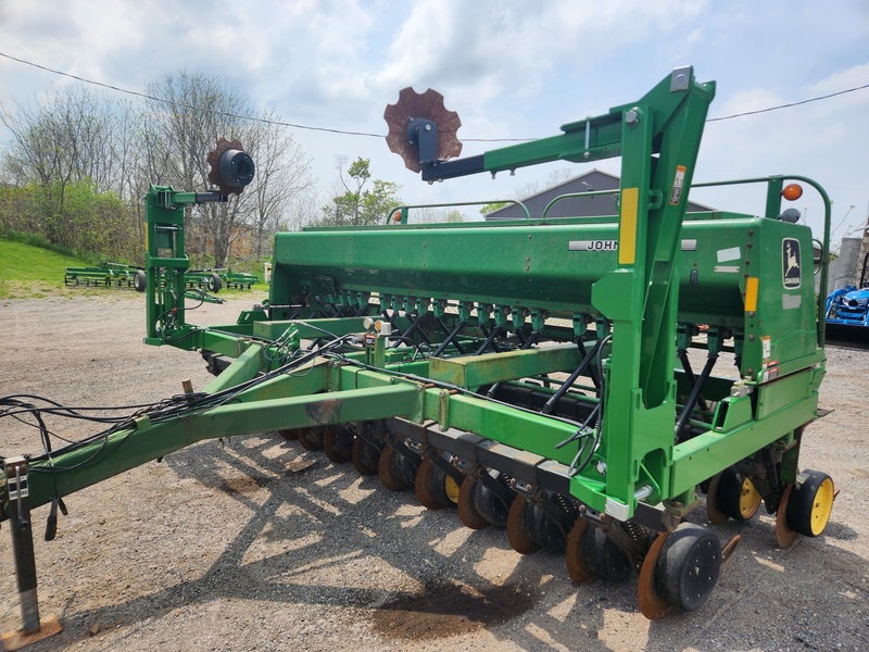 Planting Equipment  John Deere 750 No-Till Drill  Photo