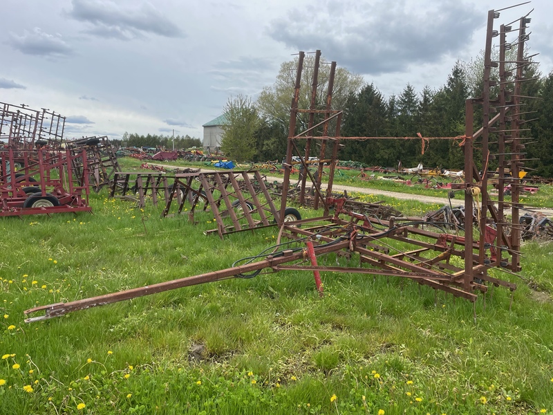 Tillage - Harrow  26ft Westfield Harrow - Hydraulic Fold Photo