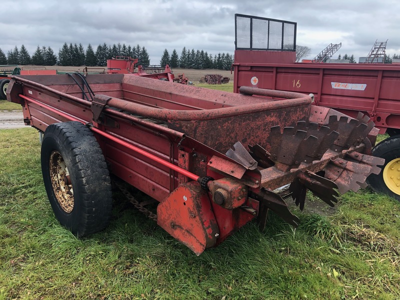 Manure Equipment  International 550 Manure Spreader - Single Beater with End Gate Photo