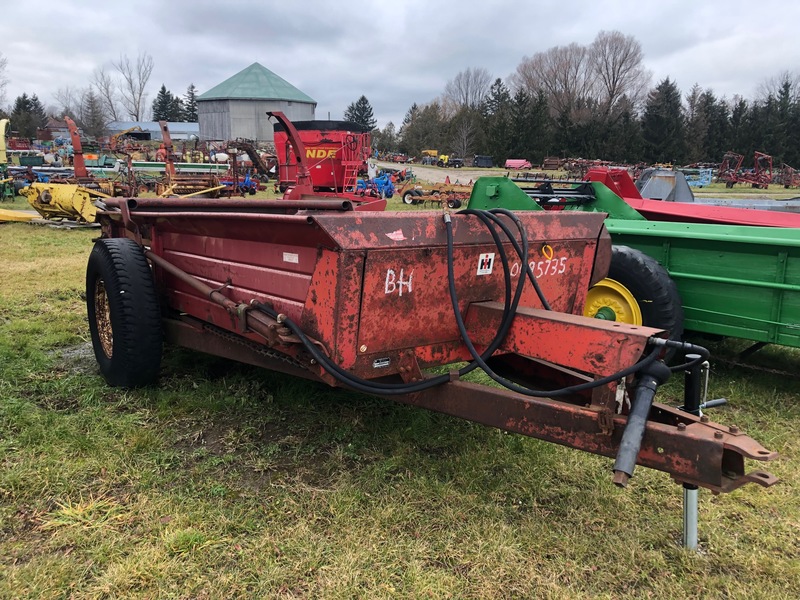 Manure Equipment  International 550 Manure Spreader - Single Beater with End Gate Photo