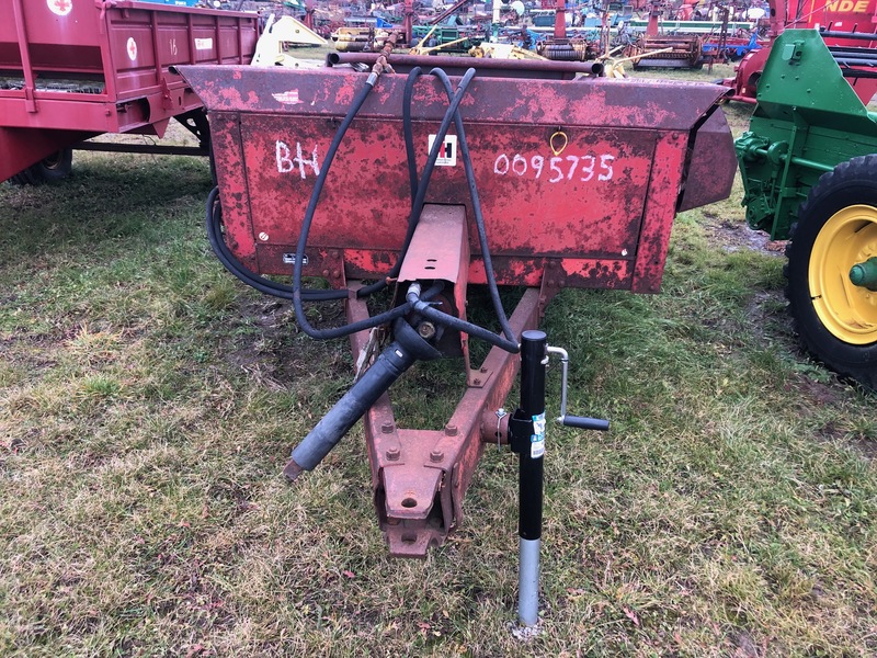 Manure Equipment  International 550 Manure Spreader - Single Beater with End Gate Photo