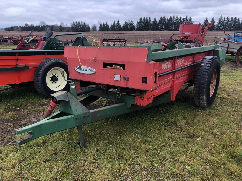 New Idea Manure Spreader - Single Beater