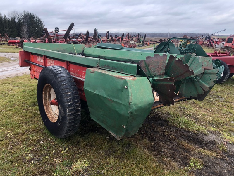 Manure Equipment  New Idea Manure Spreader - Single Beater Photo