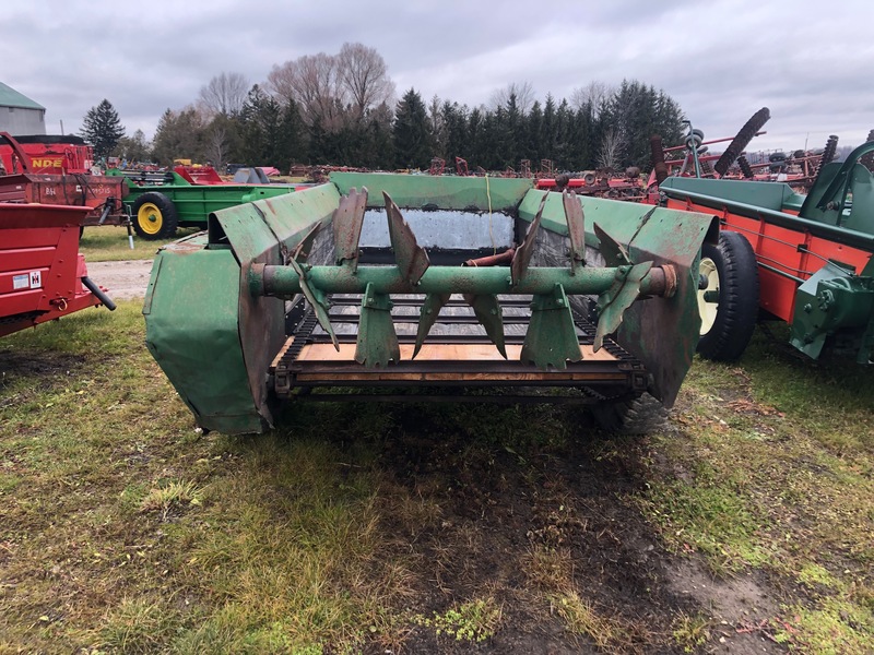 Manure Equipment  New Idea Manure Spreader - Single Beater Photo