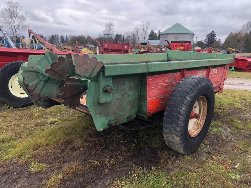 Manure Equipment  New Idea Manure Spreader - Single Beater Photo