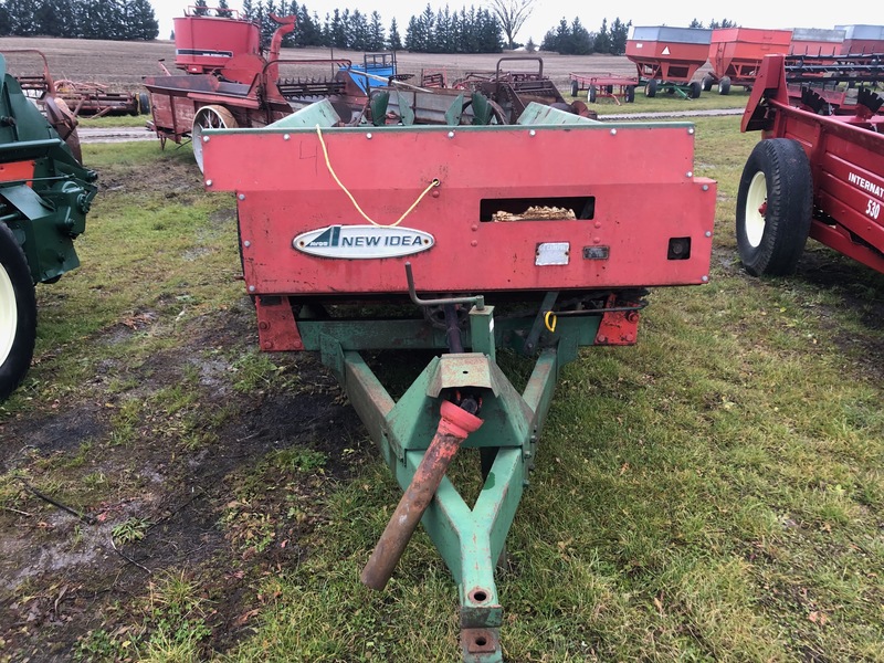 Manure Equipment  New Idea Manure Spreader - Single Beater Photo