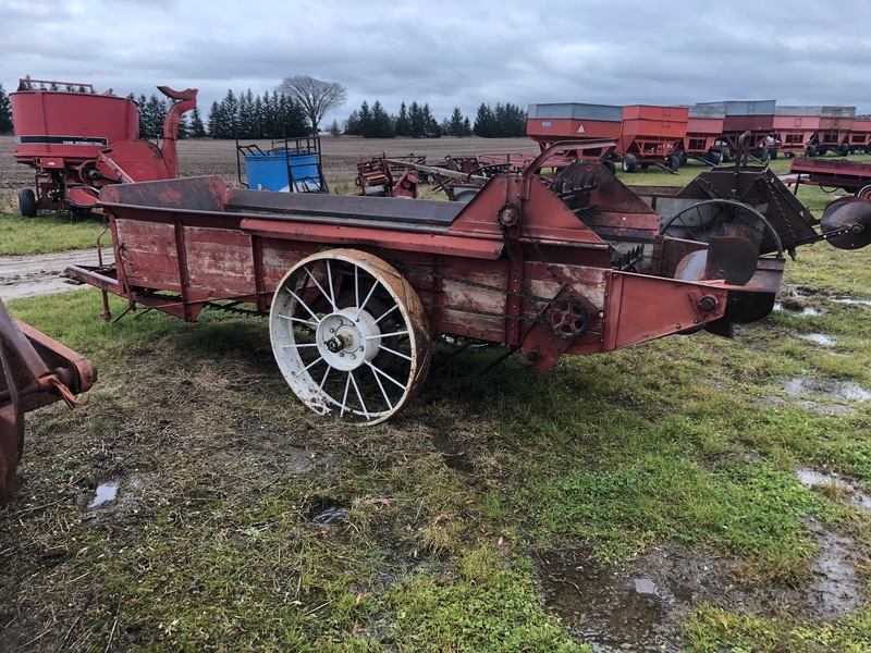 Manure Equipment  International Manure Spreader - Ground Drive, Double Beater Photo