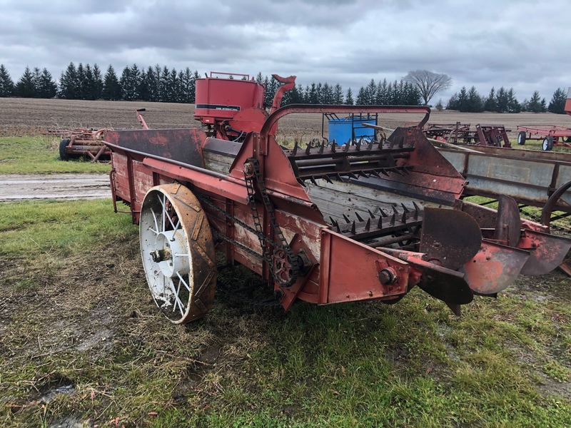 Manure Equipment  International Manure Spreader - Ground Drive, Double Beater Photo