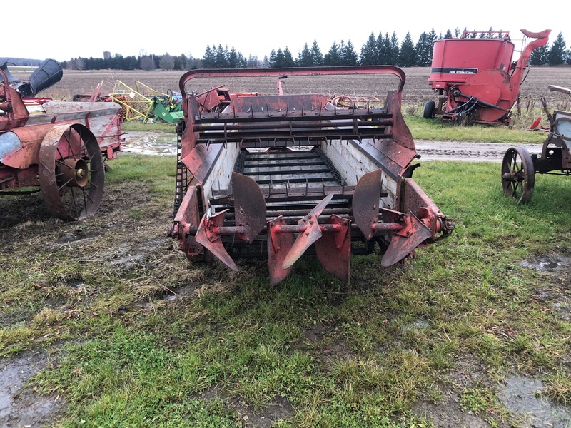 Manure Equipment  International Manure Spreader - Ground Drive, Double Beater Photo