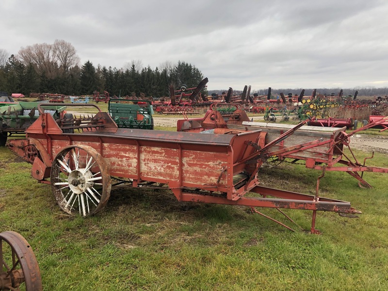 Manure Equipment  International Manure Spreader - Ground Drive, Double Beater Photo