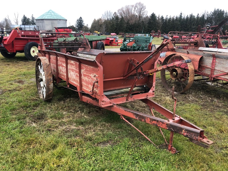 Manure Equipment  International Manure Spreader - Ground Drive, Double Beater Photo