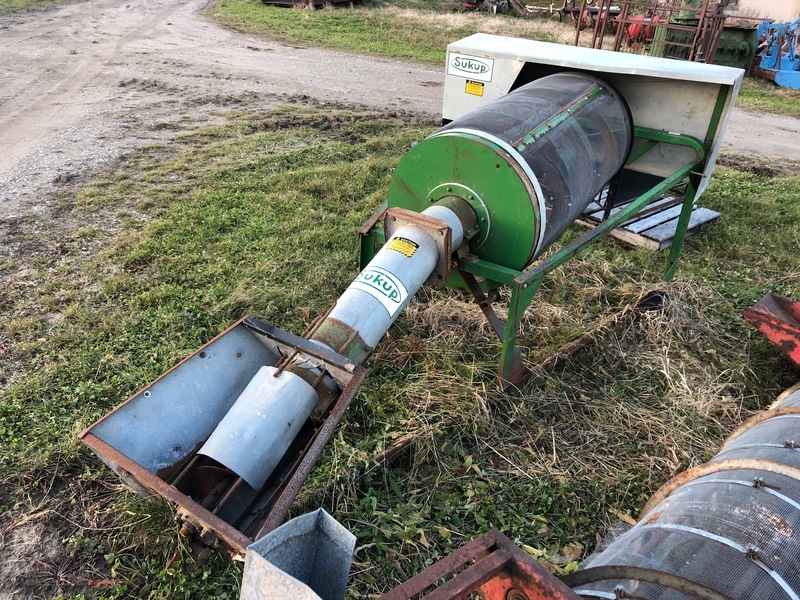 Grain Handling  Sukup Grain Cleaner - Electric Powered Photo