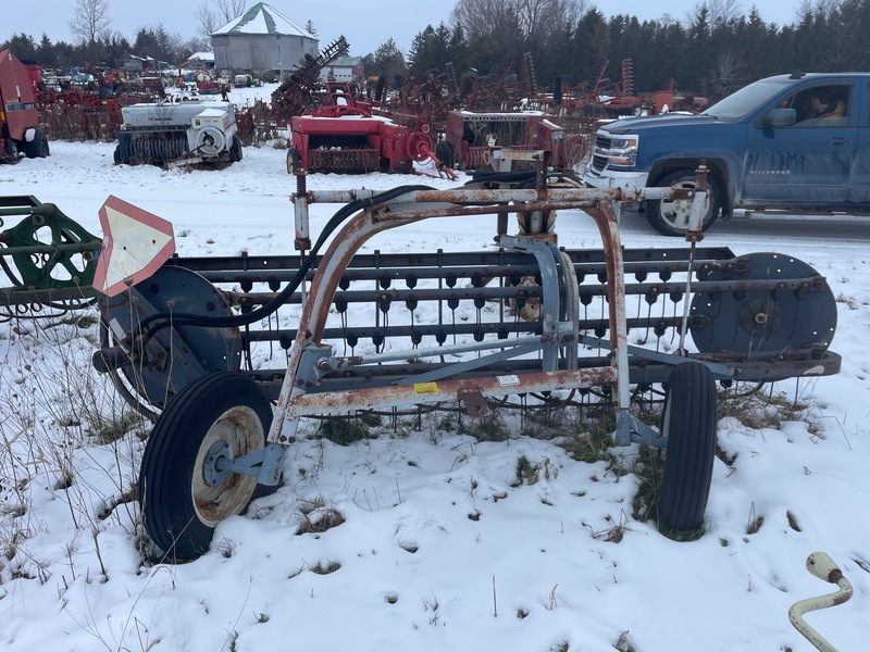 Hay/Forage/Livestock  New Idea 4151 Hay Rake - Hydraulic Drive Center Wheel Roll Bar Photo