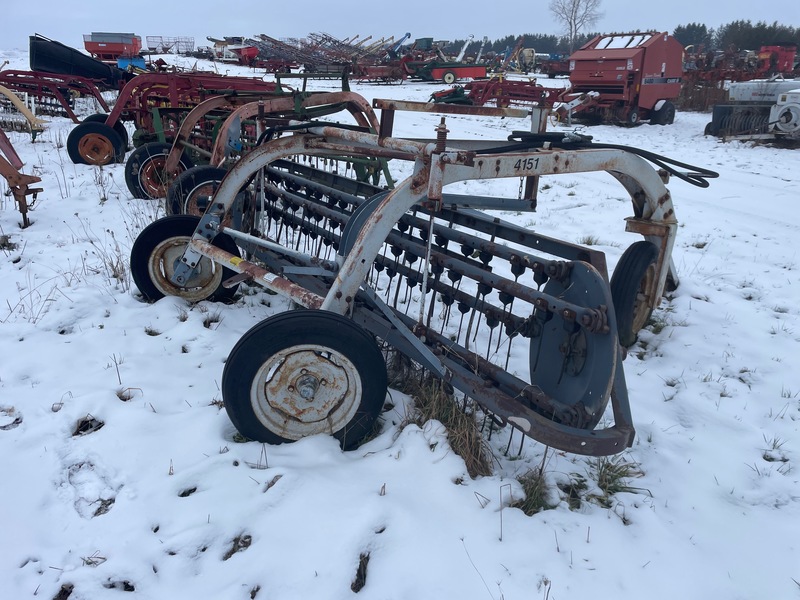 Hay/Forage/Livestock  New Idea 4151 Hay Rake - Hydraulic Drive Center Wheel Roll Bar Photo