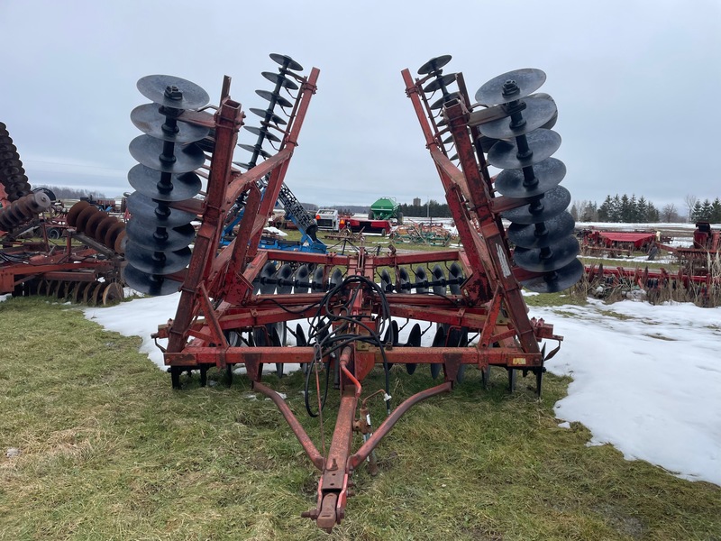 Tillage - Discs  Massey Ferguson 820 - 24' Disc Photo