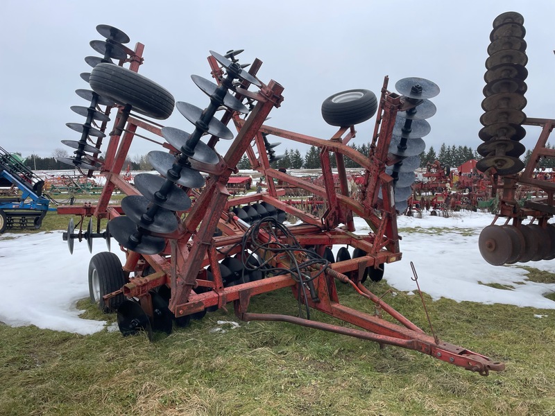 Tillage - Discs  Massey Ferguson 820 - 24' Disc Photo