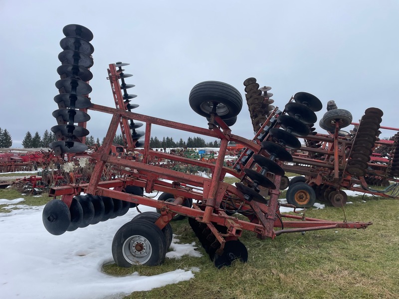 Tillage - Discs  Massey Ferguson 820 - 24' Disc Photo