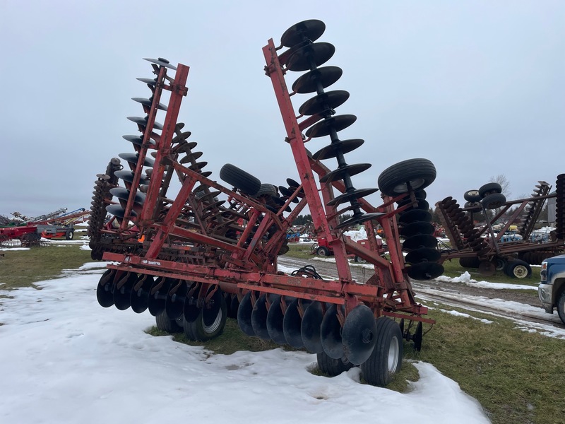 Tillage - Discs  Massey Ferguson 820 - 24' Disc Photo