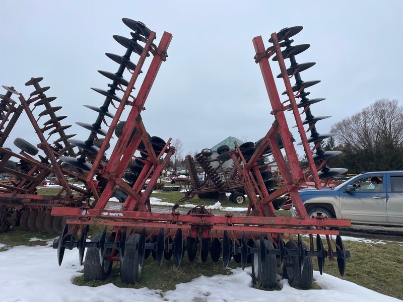 Tillage - Discs  Massey Ferguson 820 - 24' Disc Photo