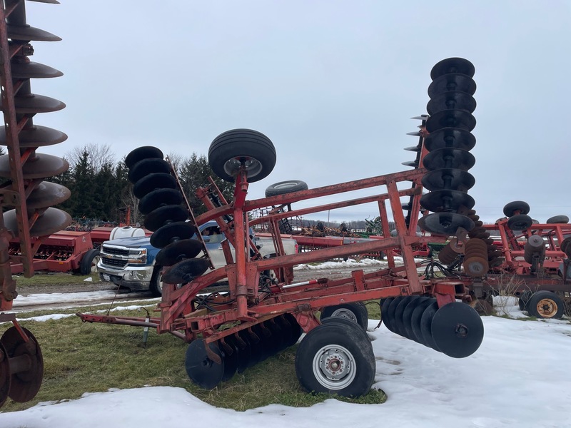 Tillage - Discs  Massey Ferguson 820 - 24' Disc Photo