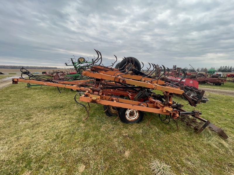 Tillage - Cultivators  Vicon Cultivator (24ft) - Rolling Baskets, S-tine Photo