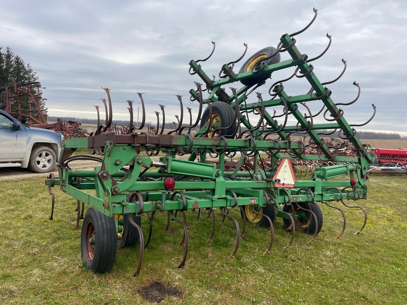 Tillage - Cultivators  John Deere Cultivator (26ft) - Walking Tandems, S-tine shanks Photo