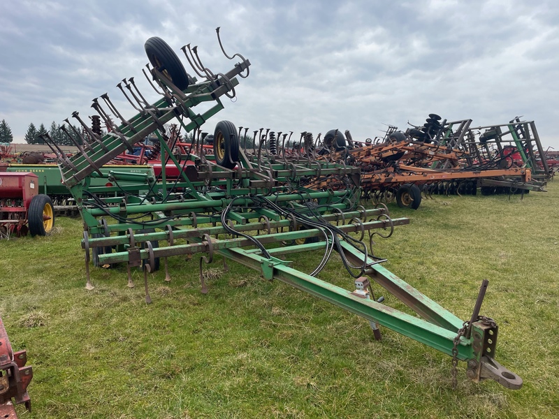 Tillage - Cultivators  John Deere Cultivator (26ft) - Walking Tandems, S-tine shanks Photo