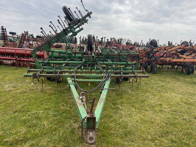 Tillage - Cultivators  John Deere Cultivator (26ft) - Walking Tandems, S-tine shanks Photo