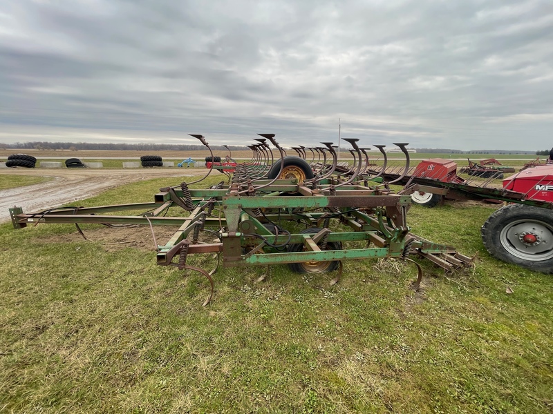 Tillage - Cultivators  John Deere Cultivator (30ft) - With Tine Harrows and Flat Fold Photo