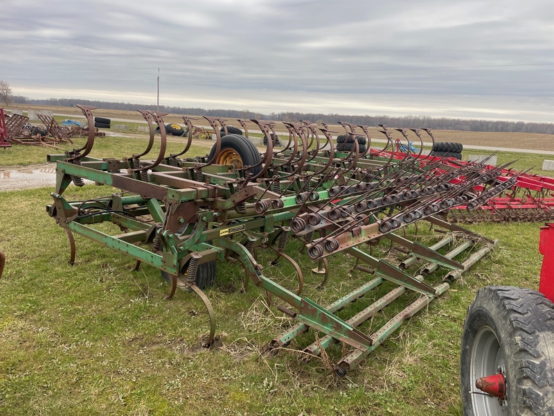 Tillage - Cultivators  John Deere Cultivator (30ft) - With Tine Harrows and Flat Fold Photo