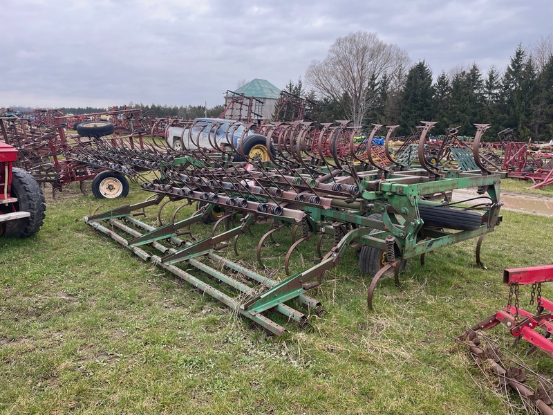 Tillage - Cultivators  John Deere Cultivator (30ft) - With Tine Harrows and Flat Fold Photo