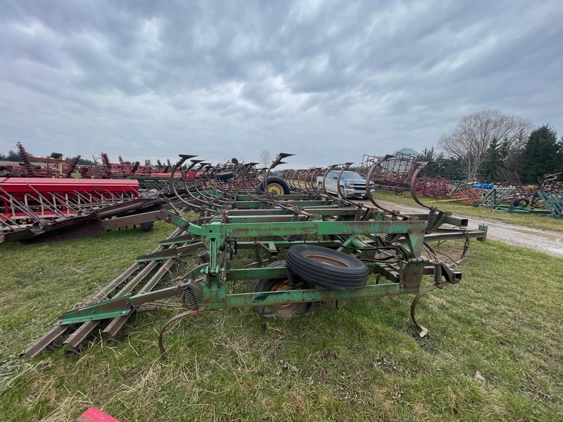 Tillage - Cultivators  John Deere Cultivator (30ft) - With Tine Harrows and Flat Fold Photo