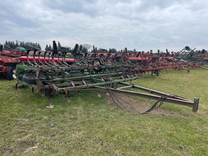 Tillage - Cultivators  John Deere Cultivator (30ft) - With Tine Harrows and Flat Fold Photo