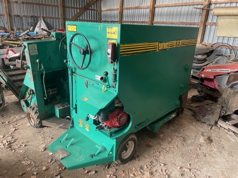 Hay/Forage/Livestock  WIC 52 Feed Cart Photo