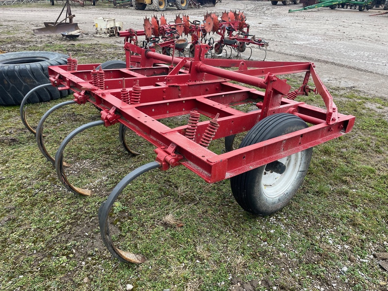 Tillage - Plows  Graham Chisel Plow - 7 Shank Photo