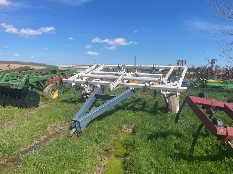 Tillage - Plows  DM-7 10 Teeth Chisel Plow Photo