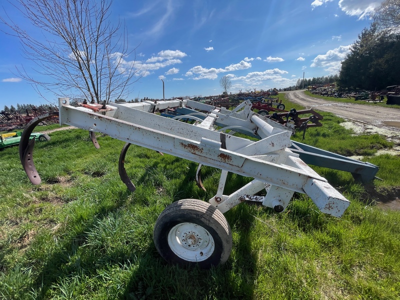 Tillage - Plows  DM-7 10 Teeth Chisel Plow Photo