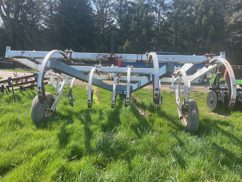 Tillage - Plows  DM-7 10 Teeth Chisel Plow Photo