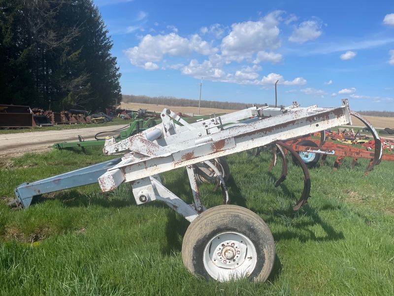 Tillage - Plows  DM-7 10 Teeth Chisel Plow Photo