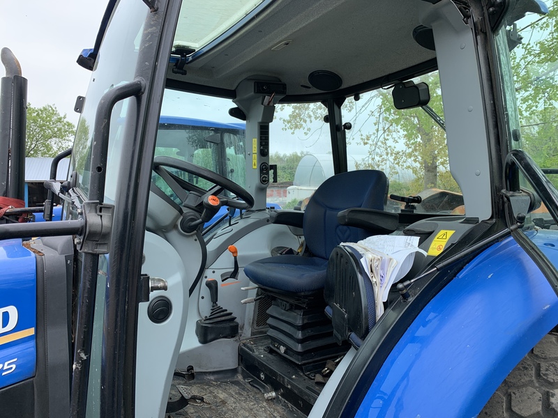 New Holland Powerstar 75 Tractor w/Woods Tri-deck finishing mower