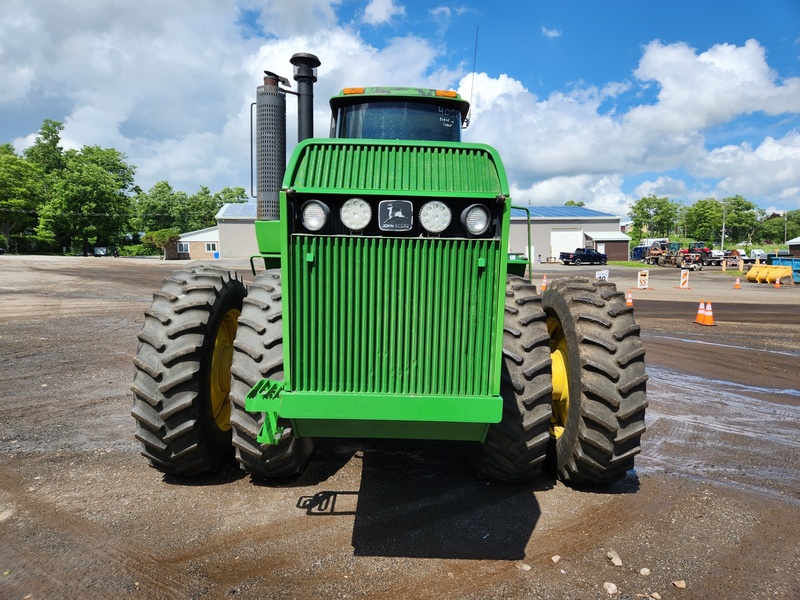 Tractors - Farm  John Deere 8560 Tractor  Photo