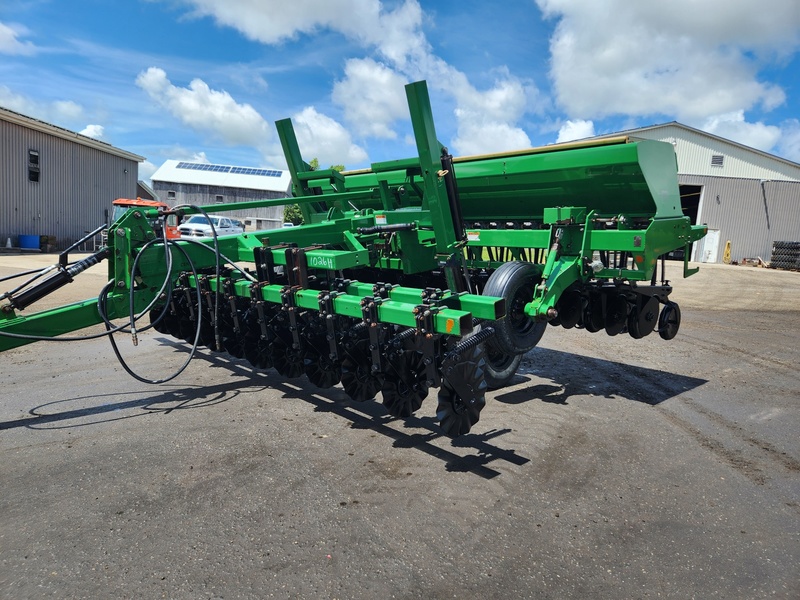 Planting Equipment  Great Plains 1500 No-Till Drill  Photo